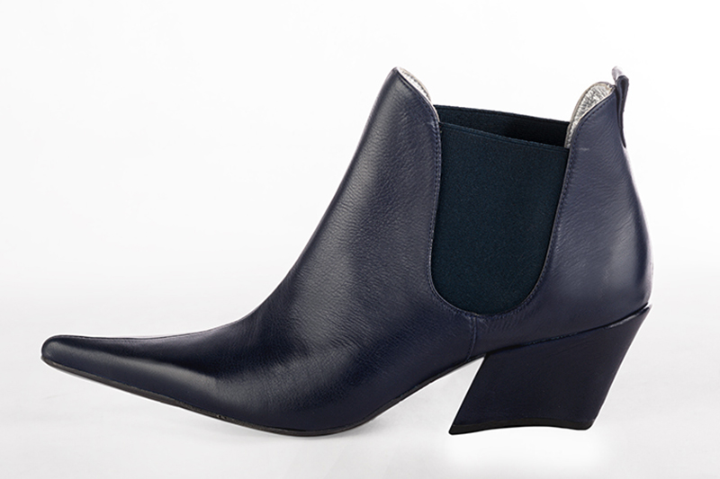 Women's navy blue elegant Chelsea ankle boots, with side elastics. Pointed toe. Medium block heels - Profile view